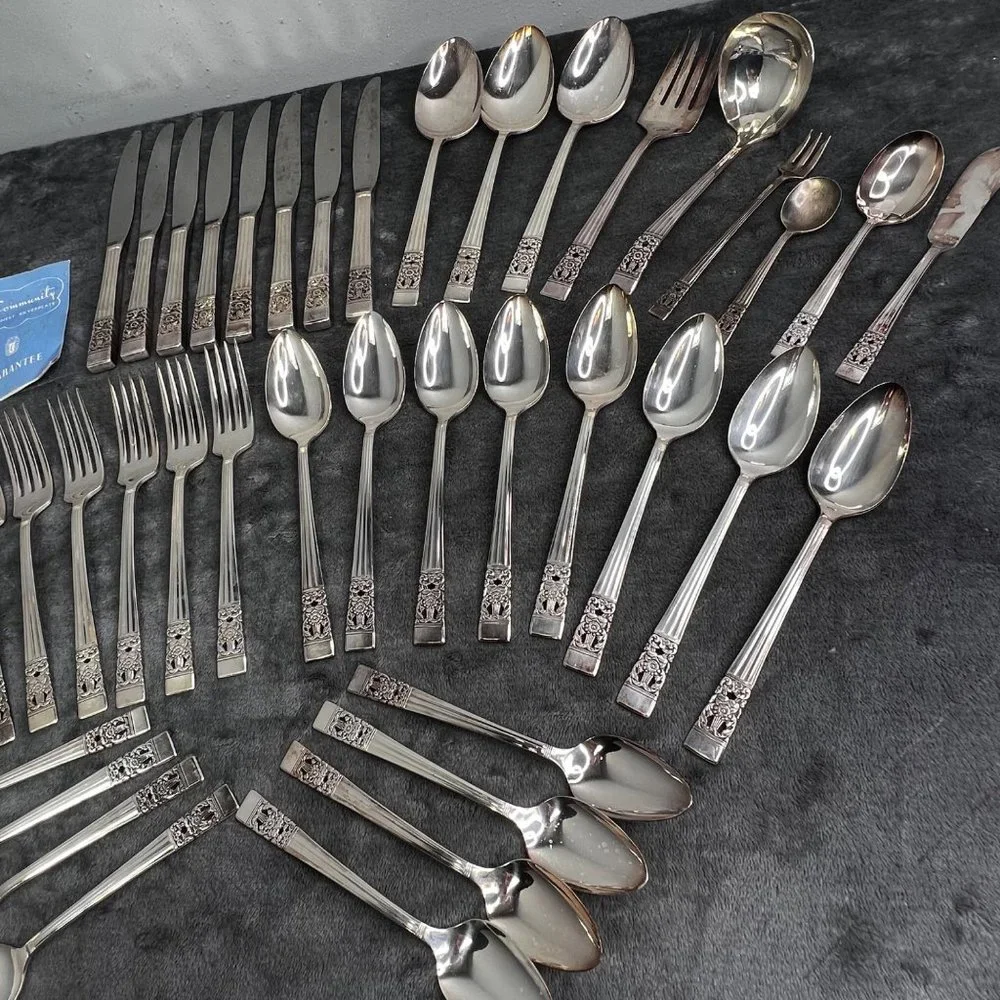 Oneida Community Silverplate Coronation Flatware Lot 41 Piece Serving Dinner